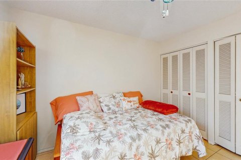 Condo in Port Richey, Florida, 2 bedrooms  № 1909057 - photo 13