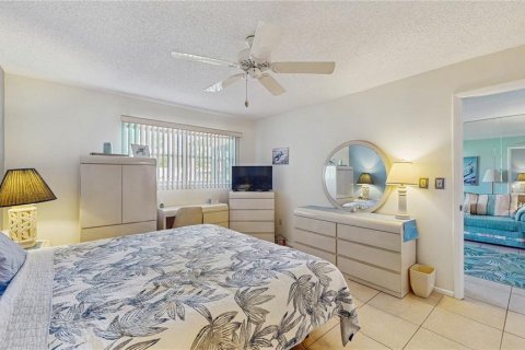 Condo in Port Richey, Florida, 2 bedrooms  № 1909057 - photo 18