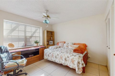 Condo in Port Richey, Florida, 2 bedrooms  № 1909057 - photo 14