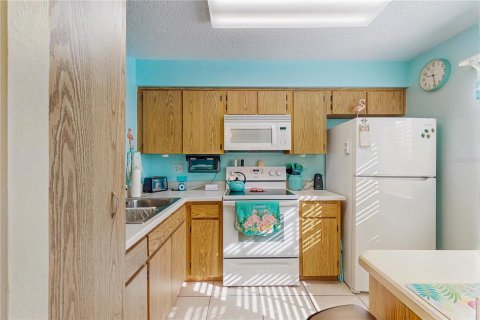 Condo in Port Richey, Florida, 2 bedrooms  № 1909057 - photo 4