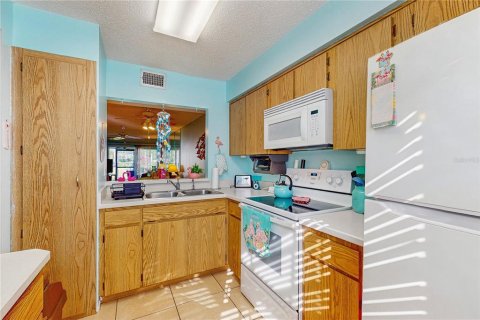 Condo in Port Richey, Florida, 2 bedrooms  № 1909057 - photo 3