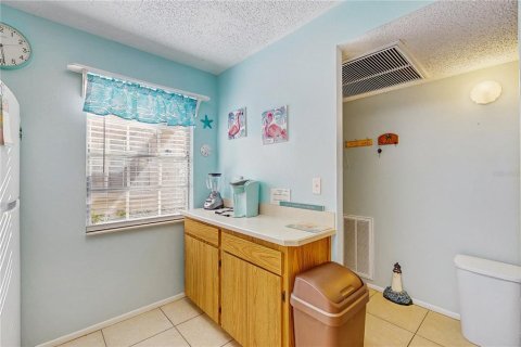 Condo in Port Richey, Florida, 2 bedrooms  № 1909057 - photo 5