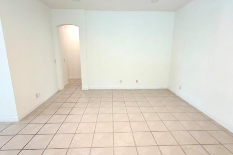 Villa ou maison à louer à Weston, Floride: 3 chambres, 133.22 m2 № 2249831 - photo 10
