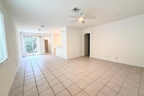 Villa ou maison à louer à Weston, Floride: 3 chambres, 133.22 m2 № 2249831 - photo 8