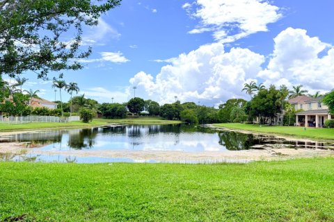 Villa ou maison à louer à Weston, Floride: 3 chambres, 133.22 m2 № 2249831 - photo 2