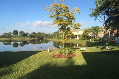 Villa ou maison à louer à Weston, Floride: 3 chambres, 133.22 m2 № 2249831 - photo 3