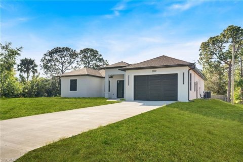 Villa ou maison à Lehigh Acres, Floride 4 chambres, 167.32 m2 № 2089639