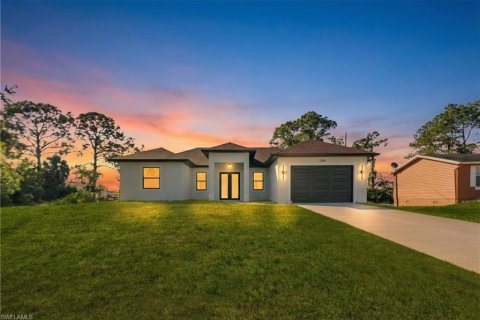 Villa ou maison à vendre à Lehigh Acres, Floride: 4 chambres, 167.32 m2 № 2089639 - photo 2