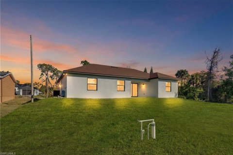 Villa ou maison à vendre à Lehigh Acres, Floride: 4 chambres, 167.32 m2 № 2089639 - photo 19