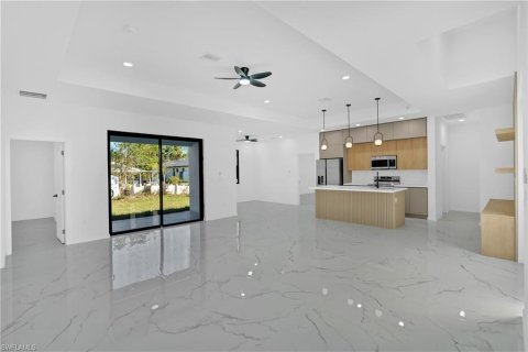 Villa ou maison à vendre à Lehigh Acres, Floride: 4 chambres, 167.32 m2 № 2089639 - photo 4