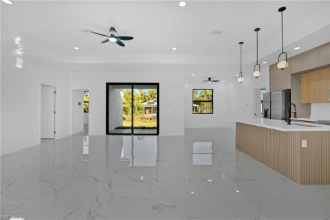 Villa ou maison à vendre à Lehigh Acres, Floride: 4 chambres, 167.32 m2 № 2089639 - photo 11