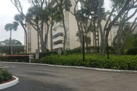 Condo in Lauderhill, Florida, 2 bedrooms № 1988693 - photo 4