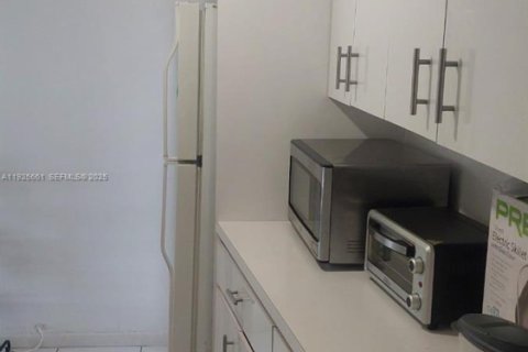 Condo in Lauderhill, Florida, 2 bedrooms № 1988693 - photo 16