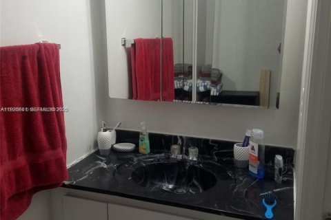 Condo in Lauderhill, Florida, 2 bedrooms № 1988693 - photo 22