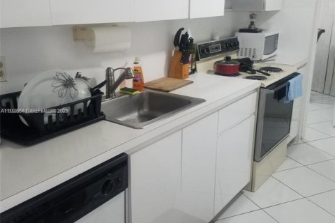 Condo in Lauderhill, Florida, 2 bedrooms № 1988693 - photo 18