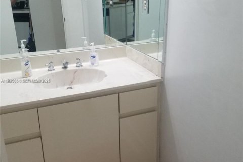 Condo in Lauderhill, Florida, 2 bedrooms № 1988693 - photo 29