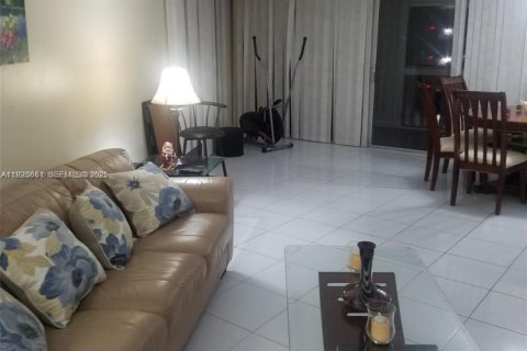 Condo in Lauderhill, Florida, 2 bedrooms № 1988693 - photo 10