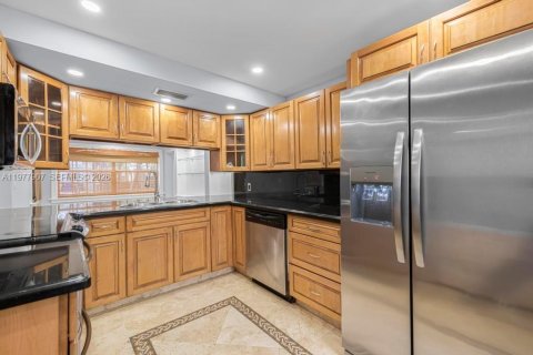 Купить виллу или дом в Майами, Флорида 3 спальни, 133.97м2, № 2048097 - фото 15