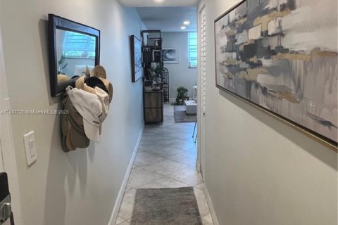 Copropriété à vendre à Surfside, Floride: 2 chambres, 115.94 m2 № 1957694 - photo 5