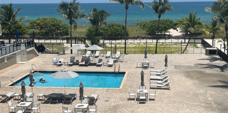 Condo à Surfside, Floride, 2 chambres № 1957694