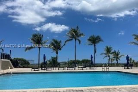 Copropriété à vendre à Surfside, Floride: 2 chambres, 115.94 m2 № 1957694 - photo 3