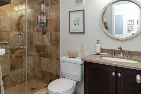 Copropriété à vendre à Surfside, Floride: 2 chambres, 115.94 m2 № 1957694 - photo 27