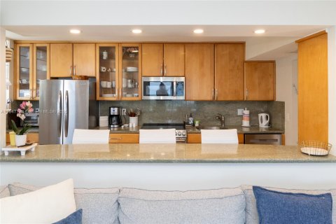 Copropriété à vendre à Surfside, Floride: 2 chambres, 115.94 m2 № 1957694 - photo 16