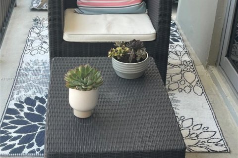 Copropriété à vendre à Surfside, Floride: 2 chambres, 115.94 m2 № 1957694 - photo 29