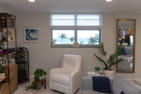 Copropriété à vendre à Surfside, Floride: 2 chambres, 115.94 m2 № 1957694 - photo 12