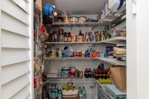 Copropriété à vendre à Surfside, Floride: 2 chambres, 115.94 m2 № 1957694 - photo 24