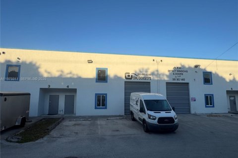 Immobilier commercial à Hialeah, Floride № 2033803