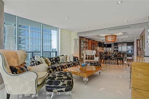 Condominio en venta en Sunny Isles Beach, Florida, 3 dormitorios, 222.41 m2 № 1750441 - foto 16