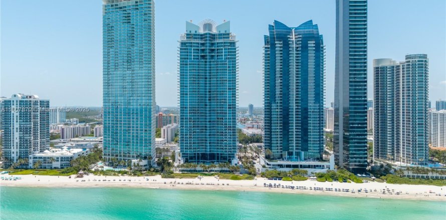 Condominio en Sunny Isles Beach, Florida, 3 dormitorios  № 1750441