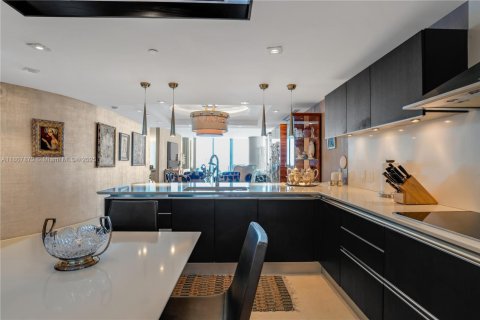 Condominio en venta en Sunny Isles Beach, Florida, 3 dormitorios, 222.41 m2 № 1750441 - foto 12