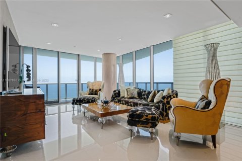 Condominio en venta en Sunny Isles Beach, Florida, 3 dormitorios, 222.41 m2 № 1750441 - foto 17