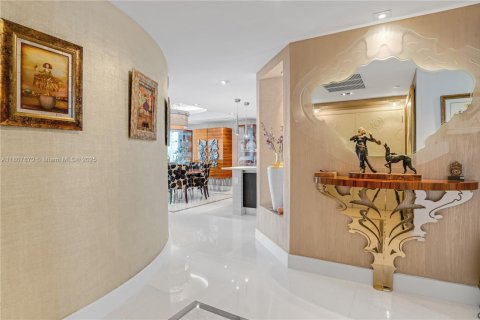 Condominio en venta en Sunny Isles Beach, Florida, 3 dormitorios, 222.41 m2 № 1750441 - foto 10