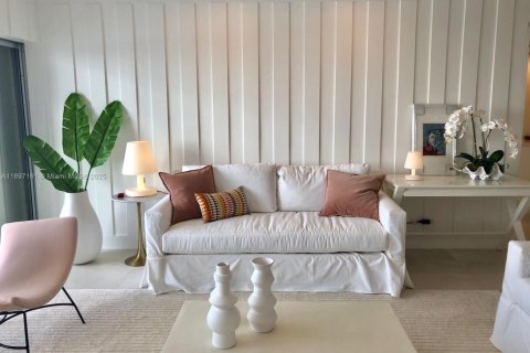 Condo in Miami, Florida, 2 bedrooms  № 1951792 - photo 2