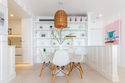 Condo in Miami, Florida, 2 bedrooms  № 1951792 - photo 6