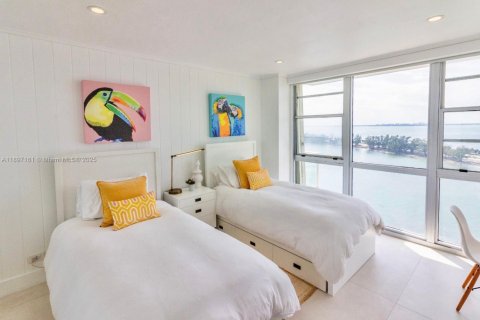 Condo in Miami, Florida, 2 bedrooms  № 1951792 - photo 11
