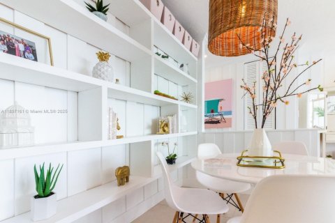 Condo in Miami, Florida, 2 bedrooms  № 1951792 - photo 7