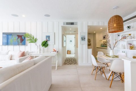 Condo in Miami, Florida, 2 bedrooms  № 1951792 - photo 8