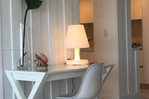 Condo in Miami, Florida, 2 bedrooms  № 1951792 - photo 4