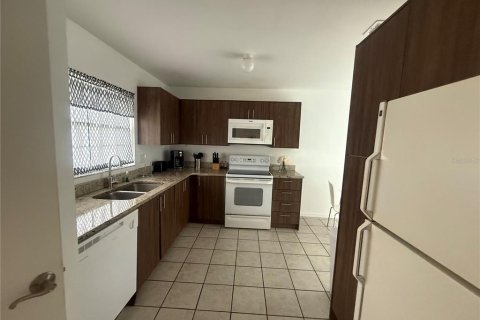 Casa en alquiler en Kissimmee, Florida, 3 dormitorios, 127.93 m2 № 1912921 - foto 5