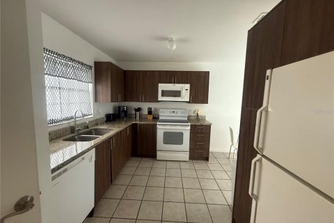 Casa en alquiler en Kissimmee, Florida, 3 dormitorios, 127.93 m2 № 1912921 - foto 6