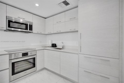 Condo in Miami, Florida, 1 bedroom № 1950723 - photo 5