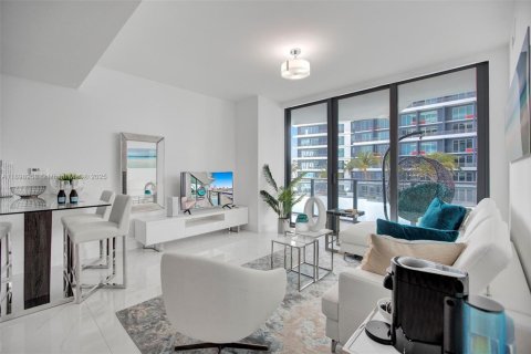Condo in Miami, Florida, 1 bedroom № 1950723 - photo 1