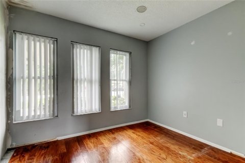 House in Pinellas Park, Florida 3 bedrooms, 141.95 sq.m. № 1903737 - photo 25
