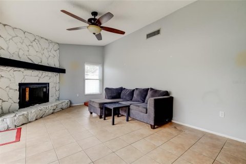 House in Pinellas Park, Florida 3 bedrooms, 141.95 sq.m. № 1903737 - photo 2