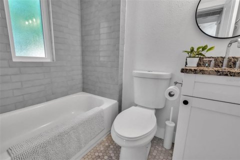 Casa en alquiler en Saint Petersburg, Florida, 3 dormitorios, 82.59 m2 № 1915463 - foto 14