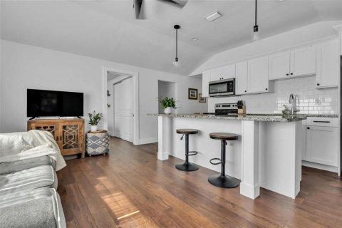 Casa en alquiler en Saint Petersburg, Florida, 3 dormitorios, 82.59 m2 № 1915463 - foto 5